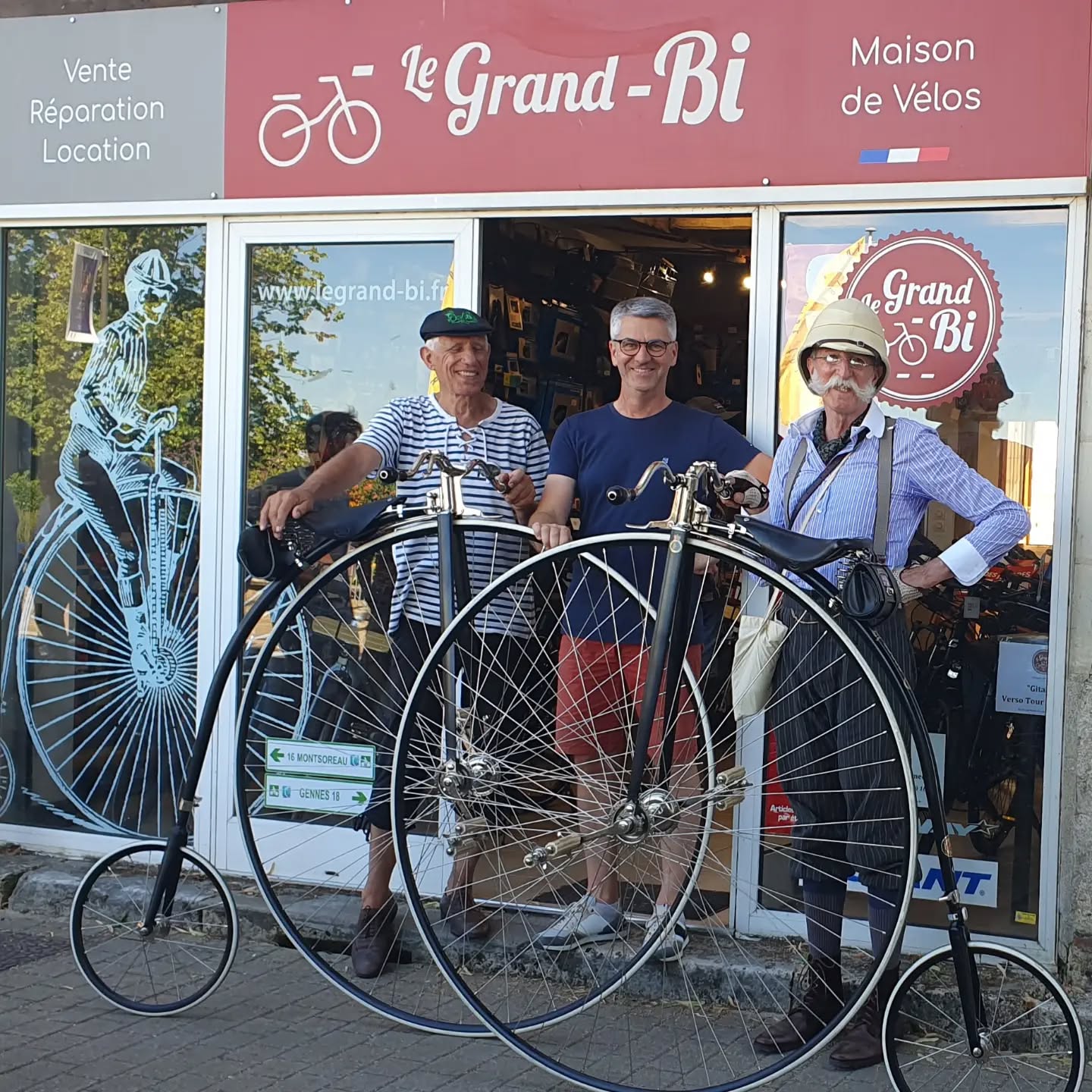 Vous cherchez un job d'été ! Nous vous proposons un de nous rejoindre pour la saison du 13 juillet au 22 août. Candidature par mail contact@legrand-bi.fr par ☎️ 02.41.38.94.06 ou en direct au magasin.